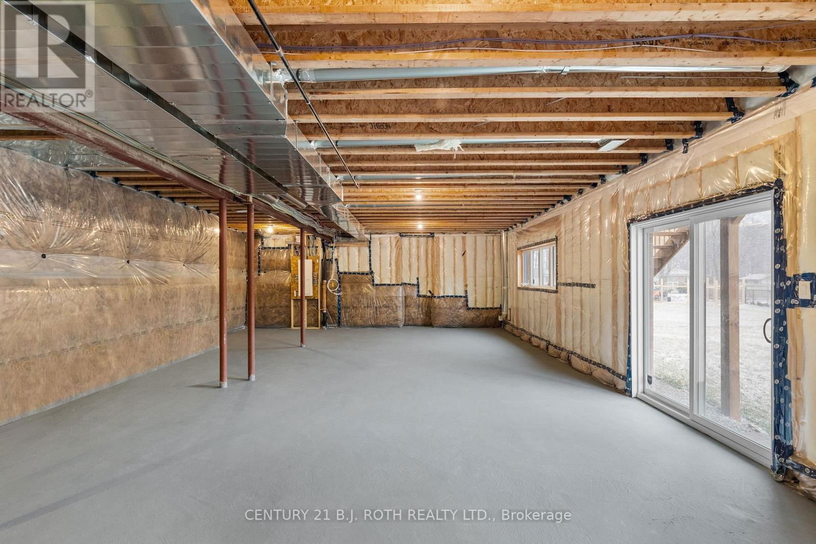 53 SANFORD CIRCLE Image 30
