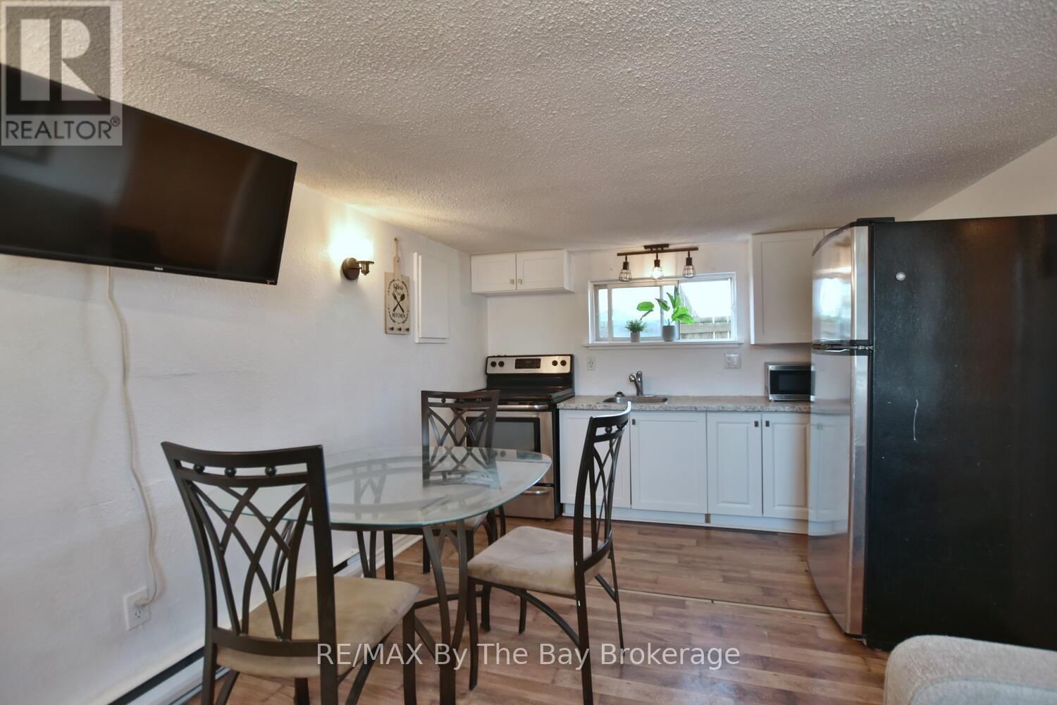 678 RIVER ROAD WEST Image 37