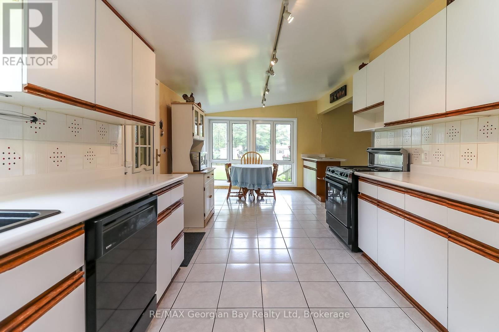31 HEARTHSTONE DRIVE Image 9