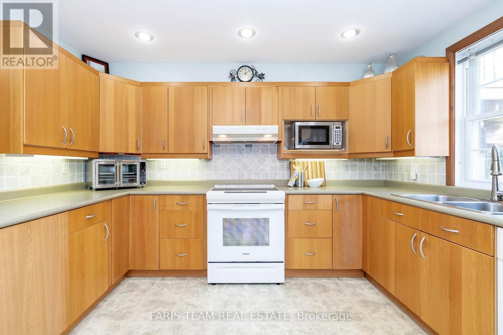 63 BROADVIEW STREET Image 21