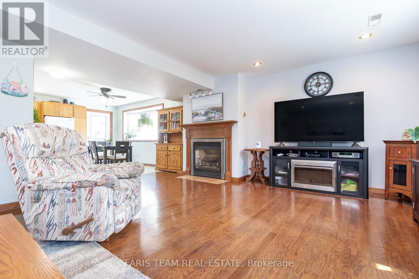 63 BROADVIEW STREET Image 25