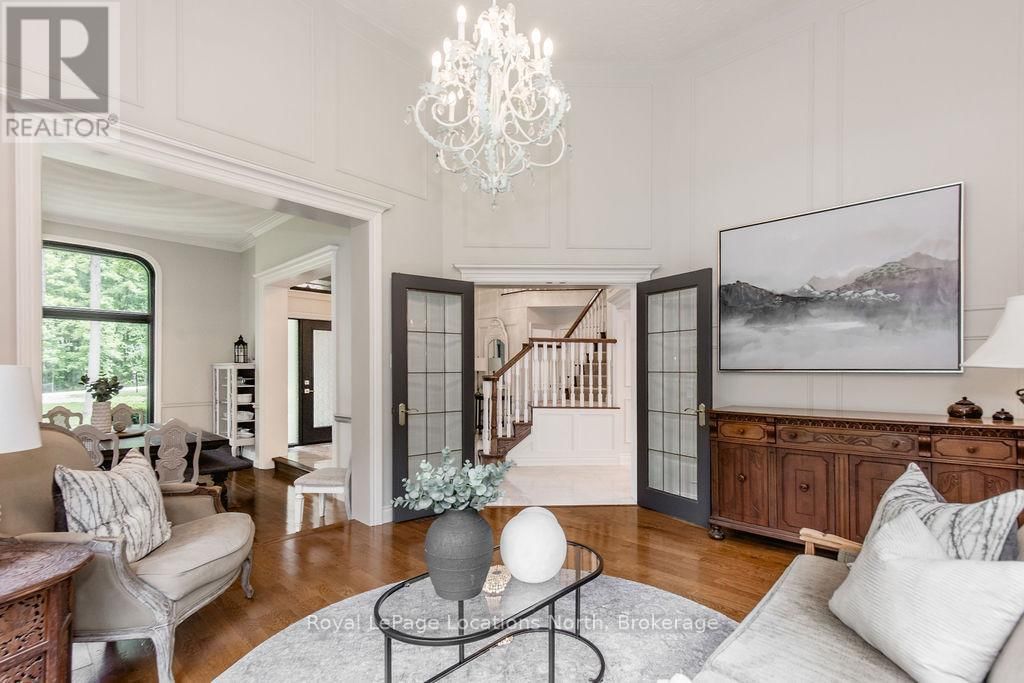 18 MILLS CIRCLE Image 13