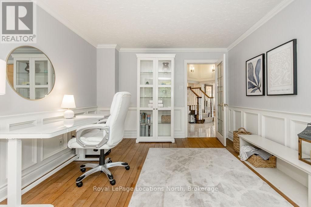 18 MILLS CIRCLE Image 16