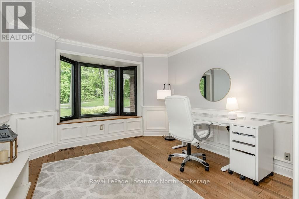 18 MILLS CIRCLE Image 17
