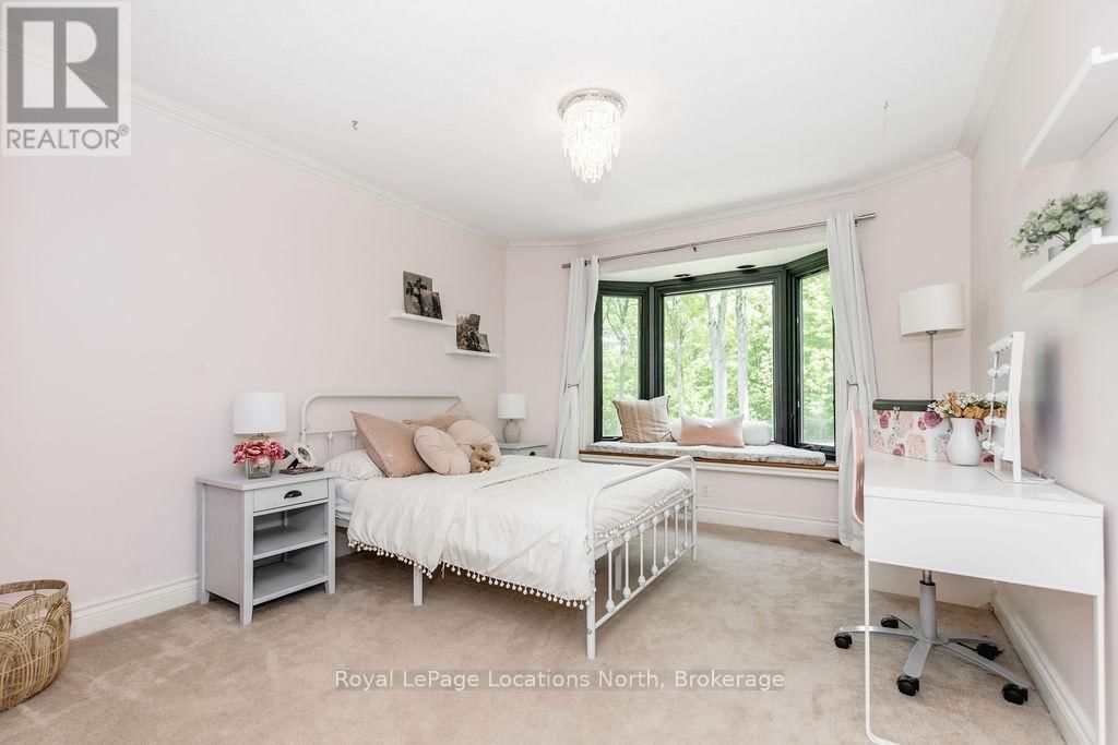 18 MILLS CIRCLE Image 33