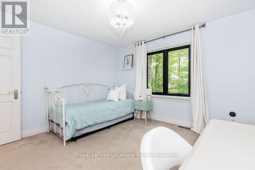 18 MILLS CIRCLE Image 34