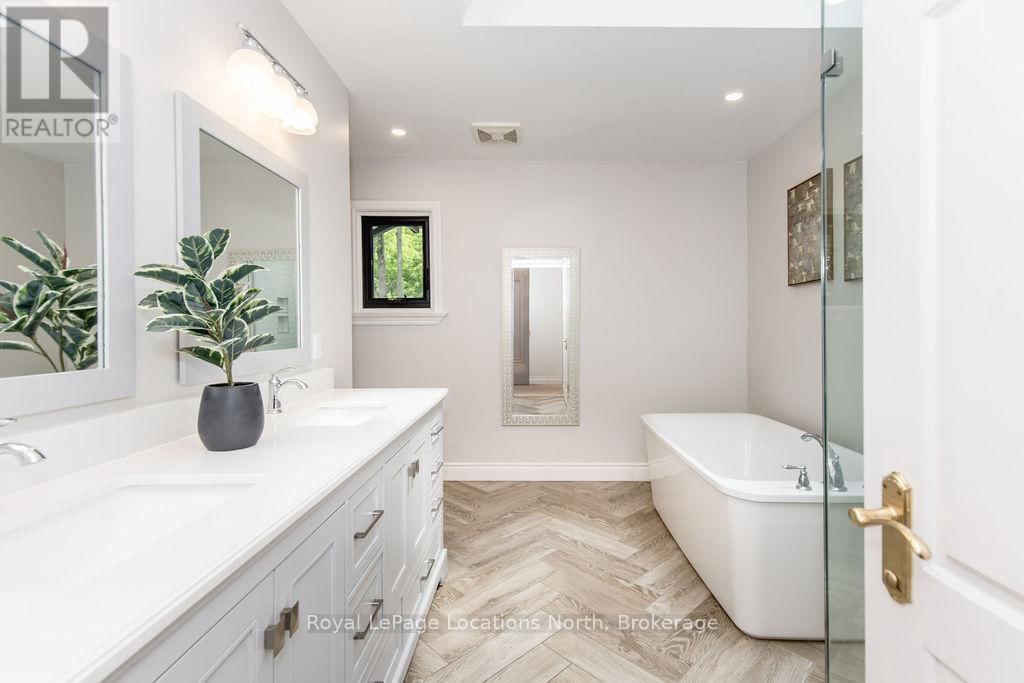 18 MILLS CIRCLE Image 35