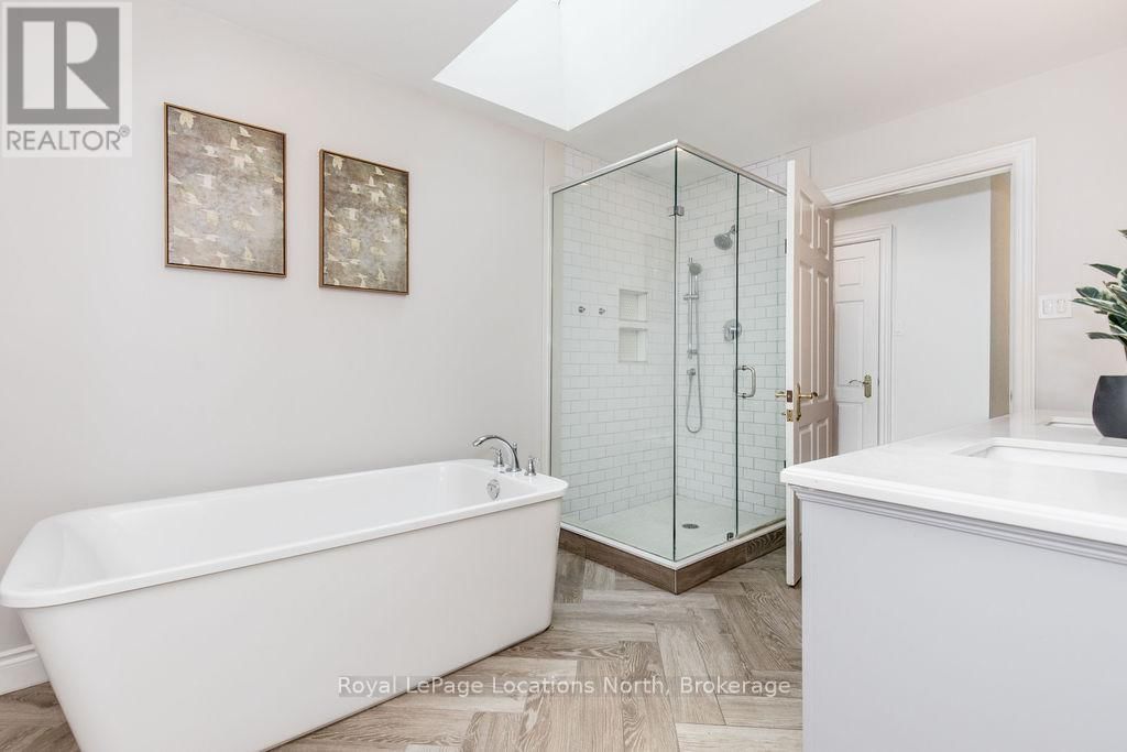 18 MILLS CIRCLE Image 36