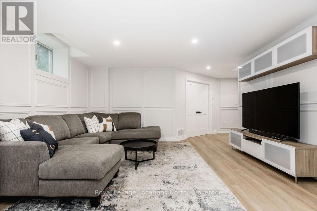 18 MILLS CIRCLE Image 38