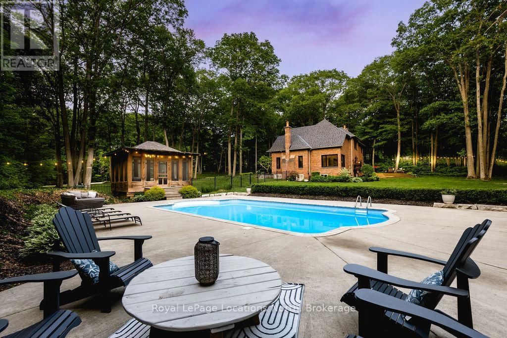 18 MILLS CIRCLE Image 4