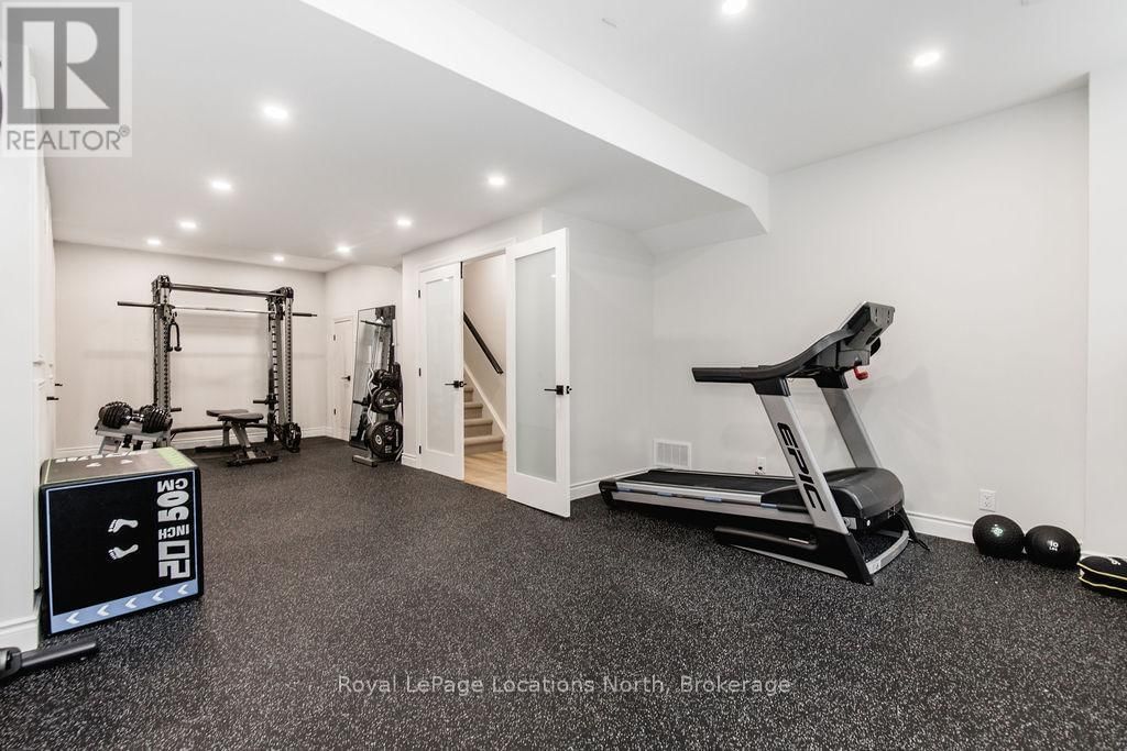 18 MILLS CIRCLE Image 42