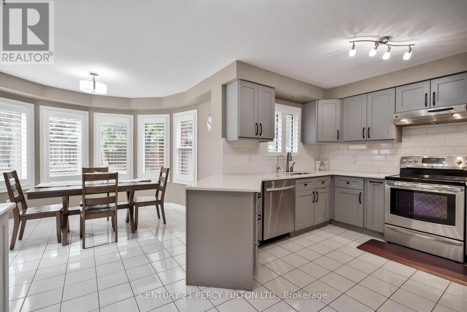 54 CITYVIEW CIRCLE Image 14