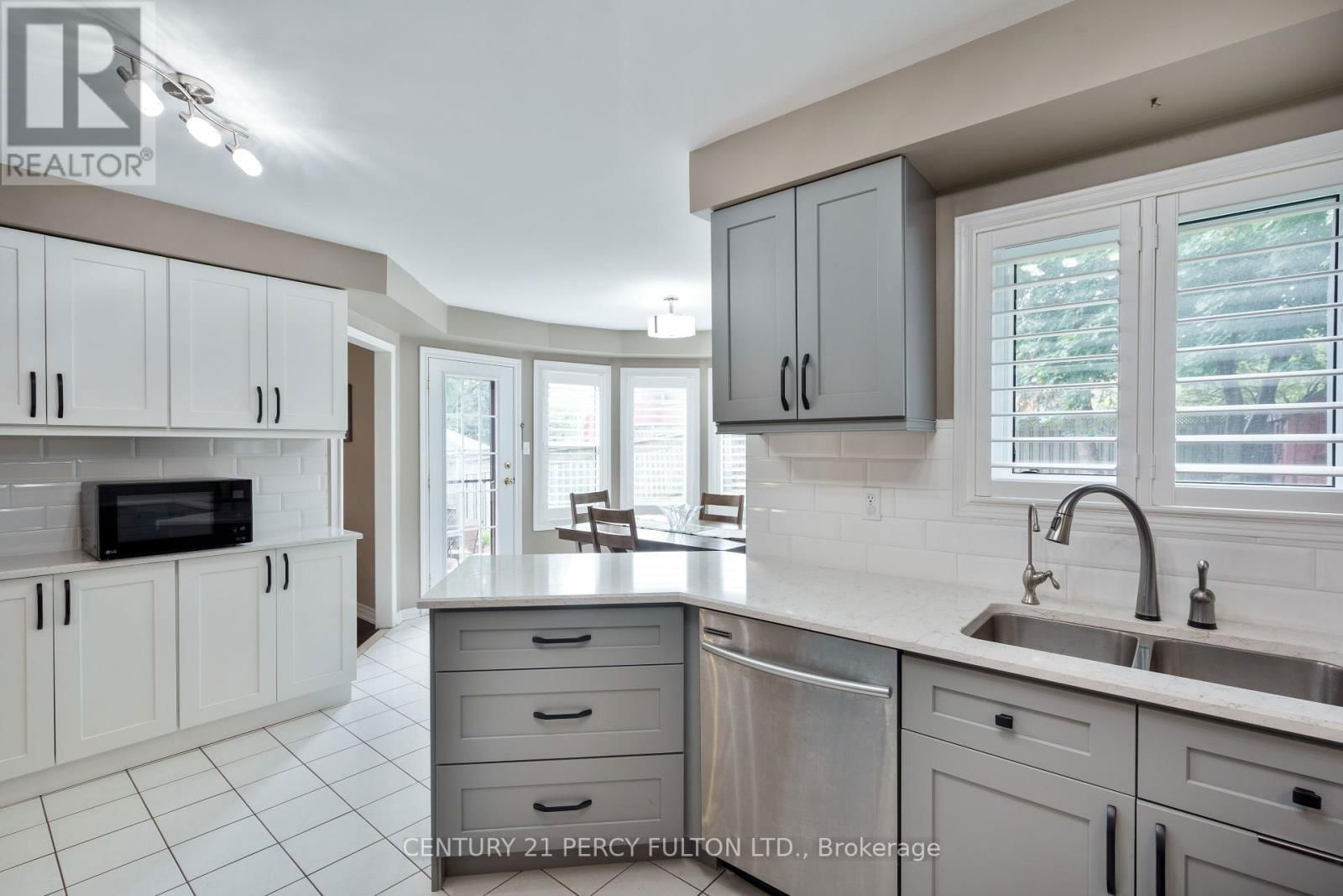54 CITYVIEW CIRCLE Image 17