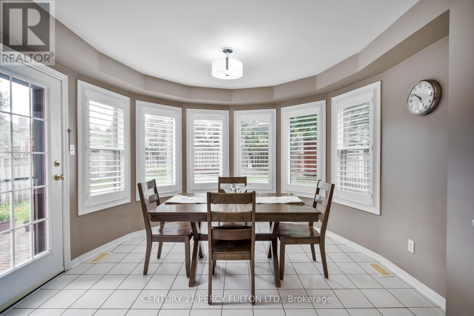 54 CITYVIEW CIRCLE Image 18