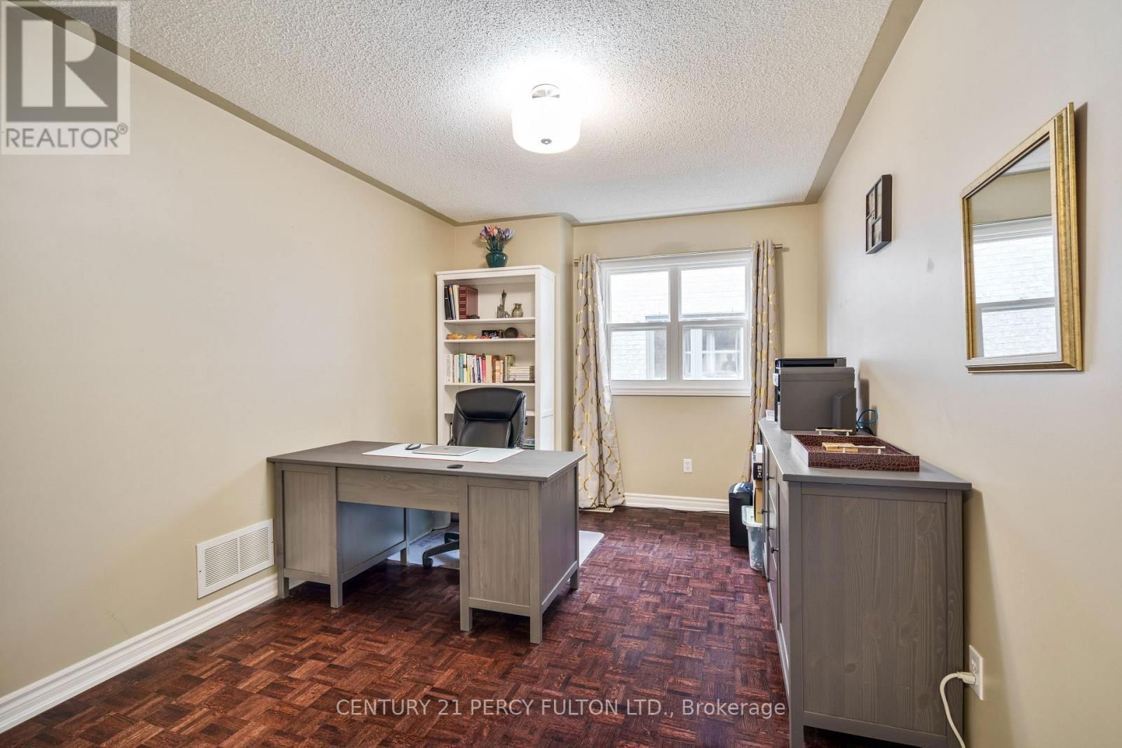 54 CITYVIEW CIRCLE Image 20