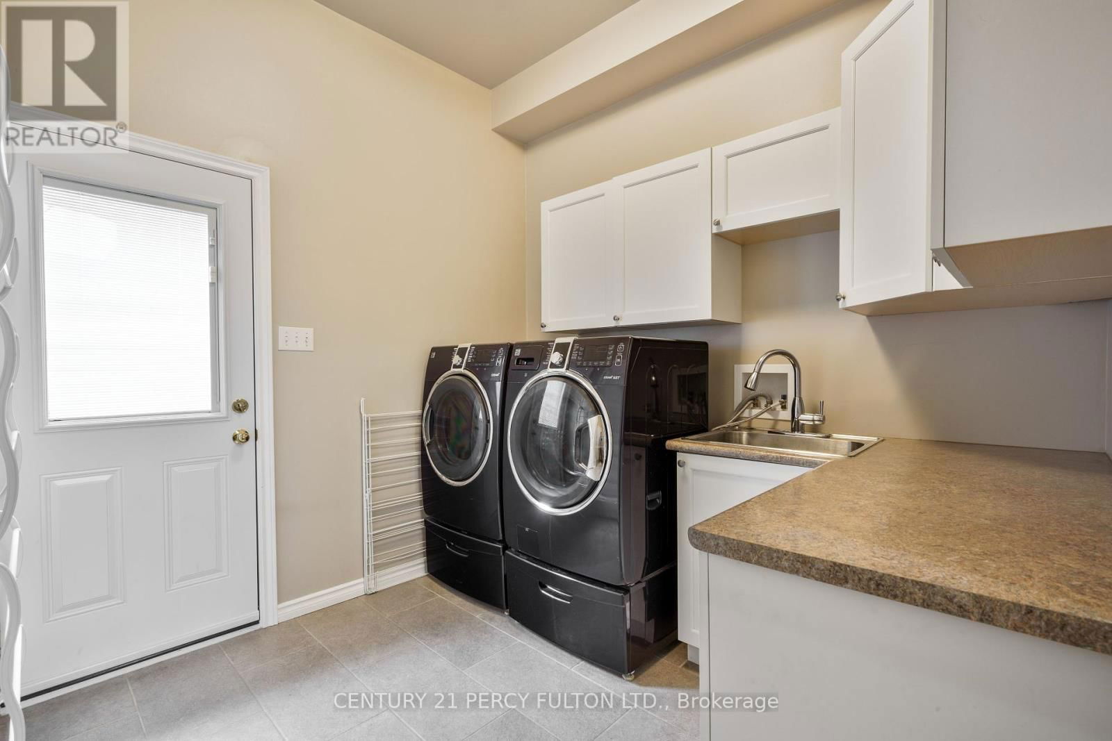 54 CITYVIEW CIRCLE Image 22