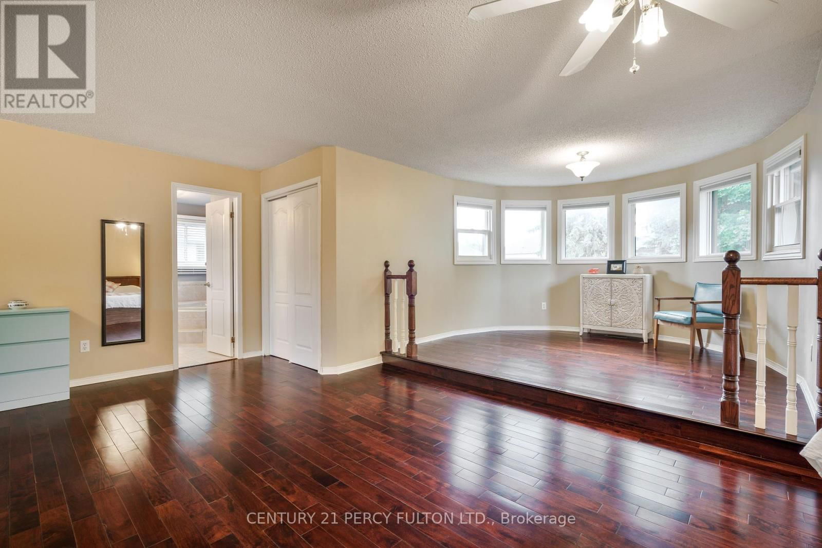54 CITYVIEW CIRCLE Image 25