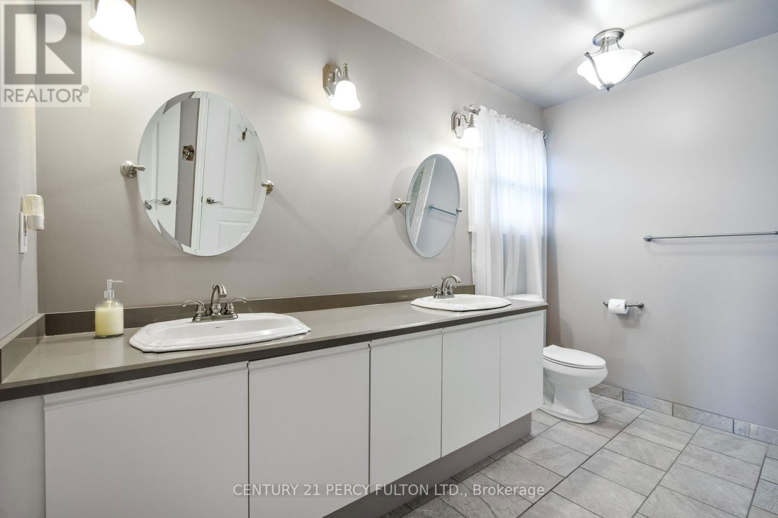54 CITYVIEW CIRCLE Image 32