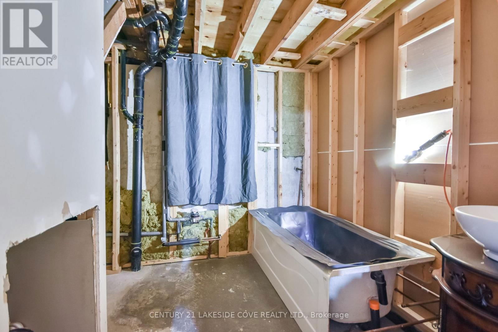 420 RAYMOND AVENUE Image 25