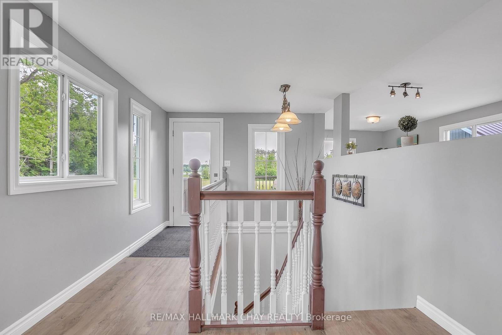 2533 FLOS 3 ROAD WEST Image 3