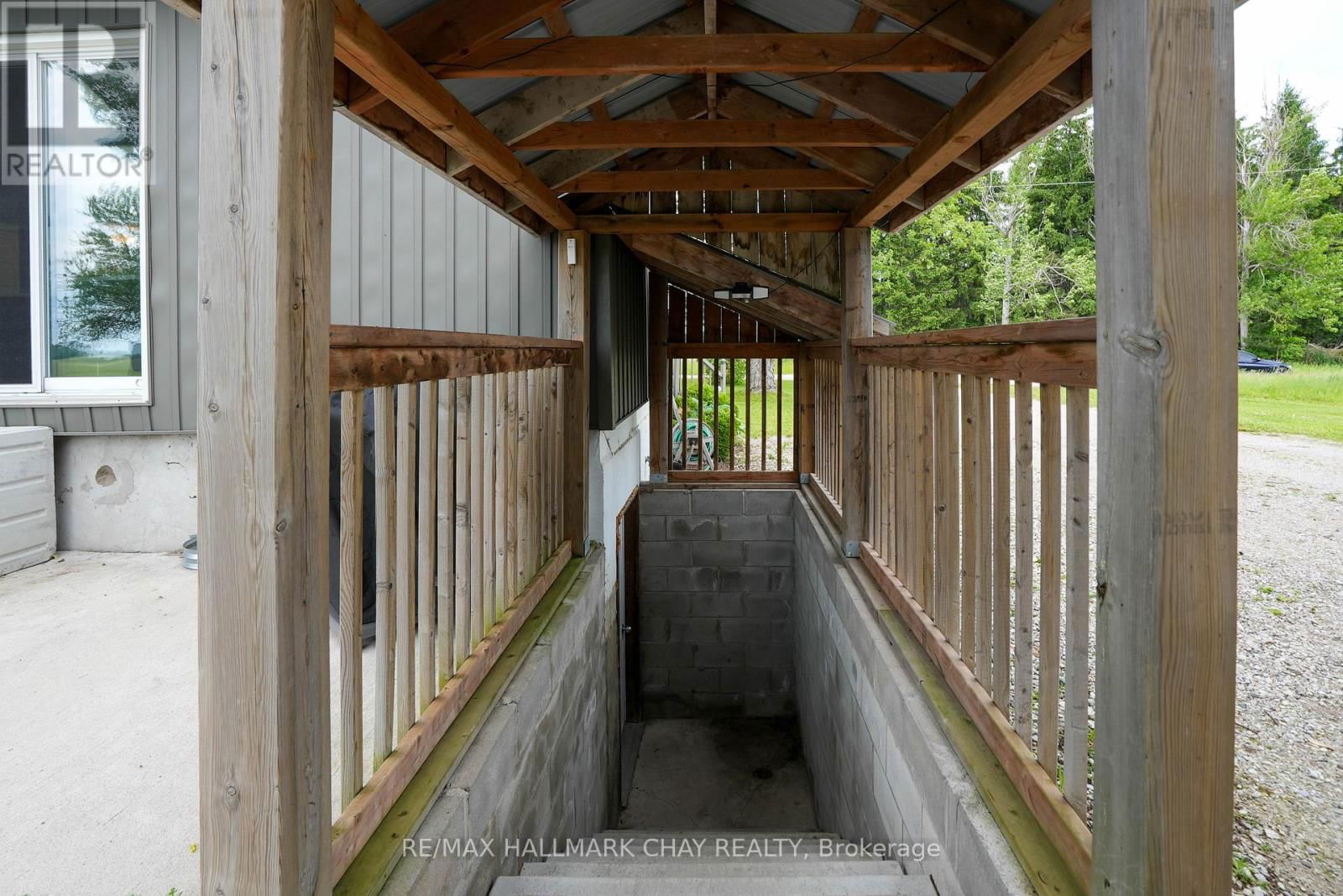 2533 FLOS 3 ROAD WEST Image 33