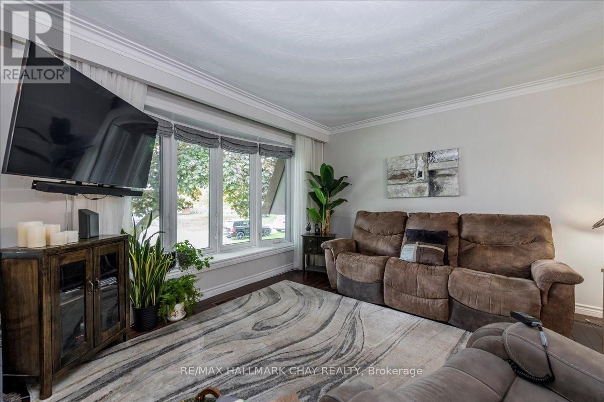17 GLENVIEW AVENUE Image 10