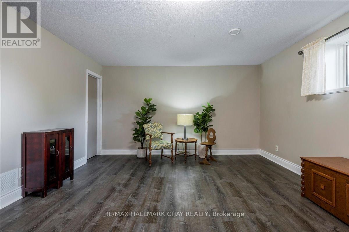 17 GLENVIEW AVENUE Image 17