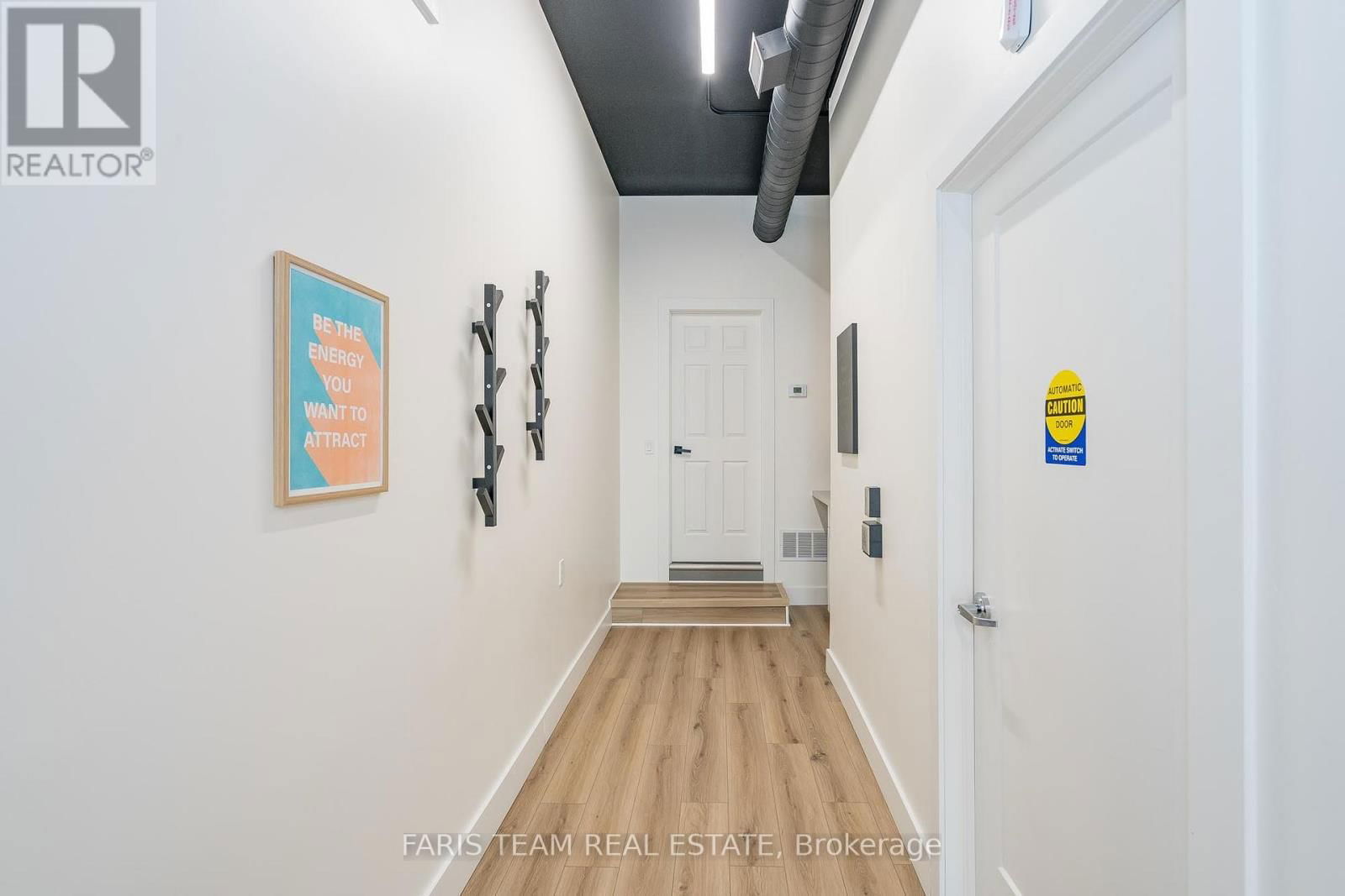 102 MAIN STREET Image 10