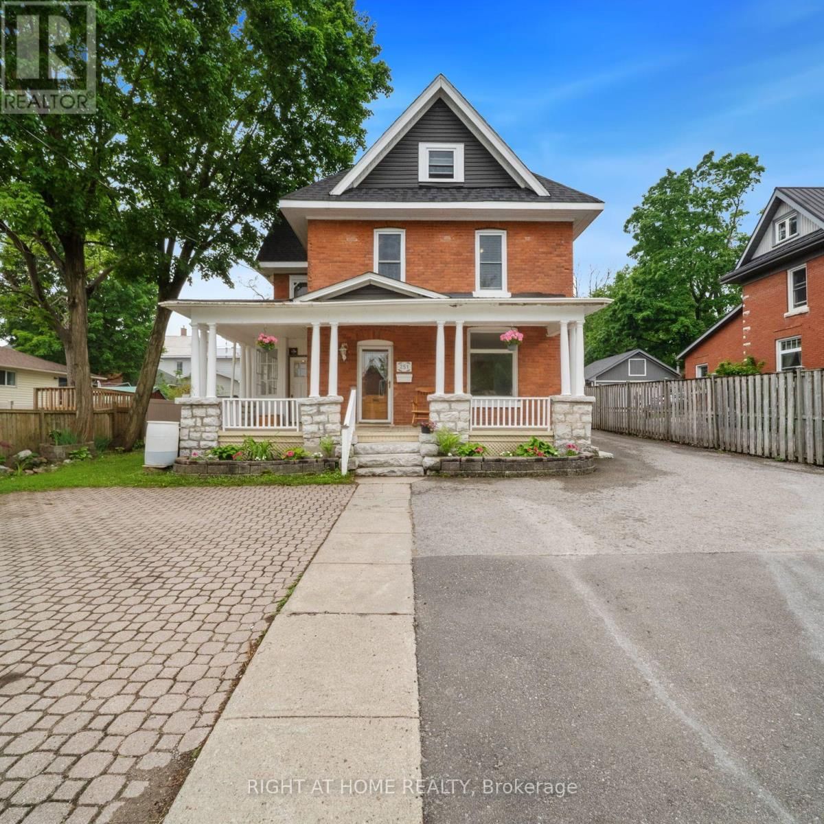 251 LACLIE STREET Image 1