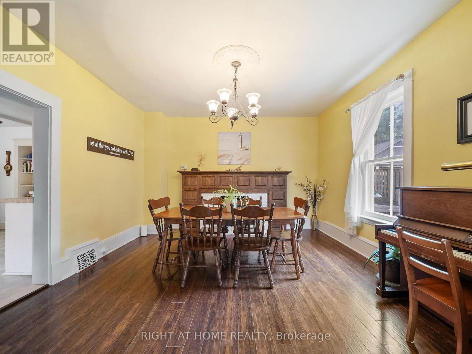 251 LACLIE STREET Image 10