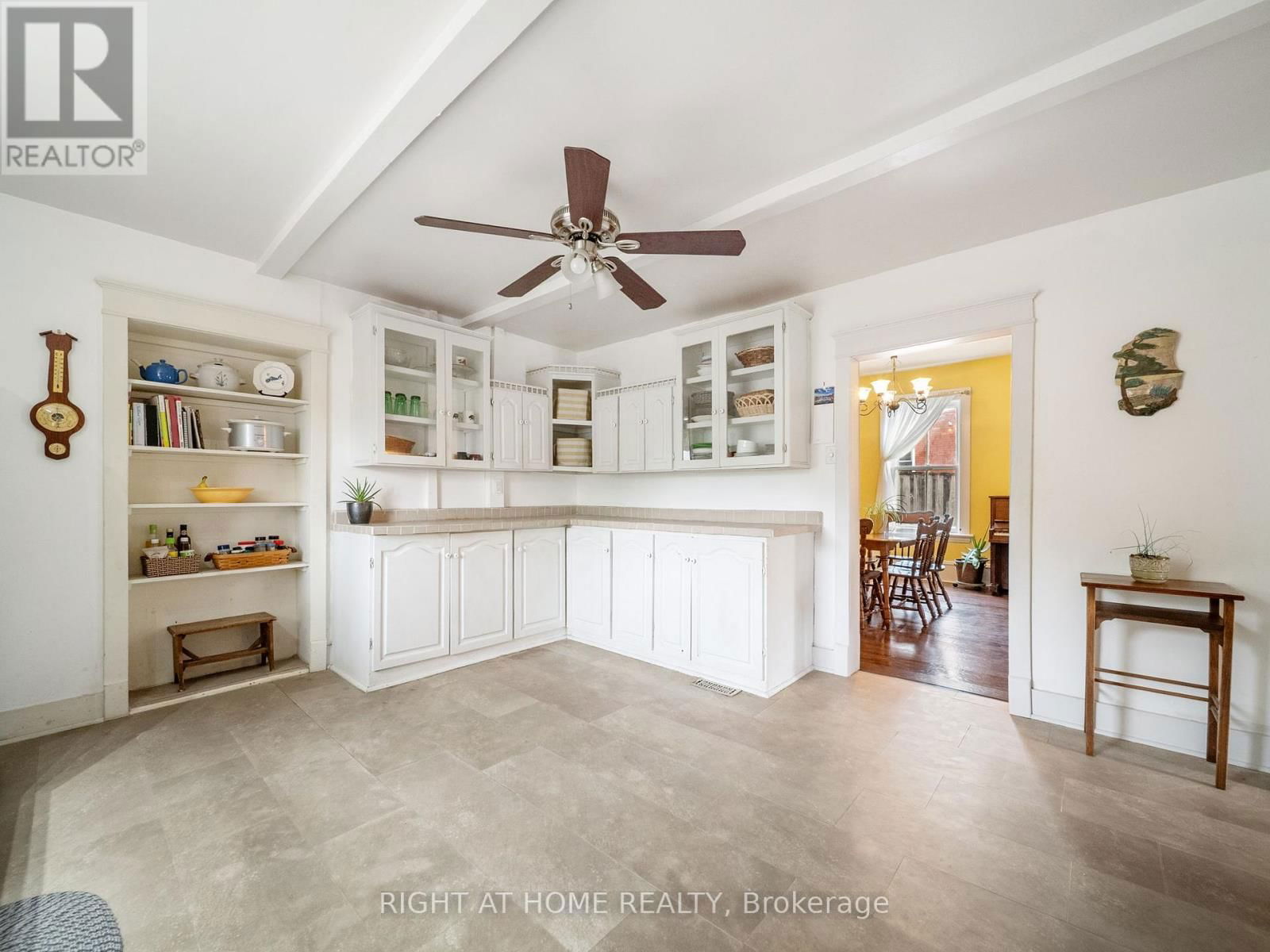 251 LACLIE STREET Image 12
