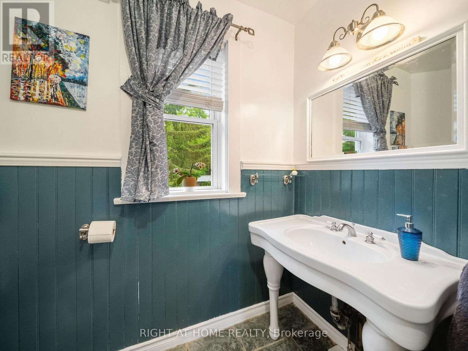 251 LACLIE STREET Image 16