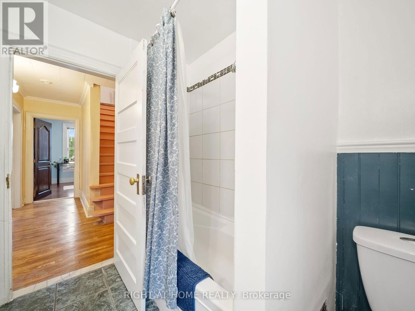 251 LACLIE STREET Image 17