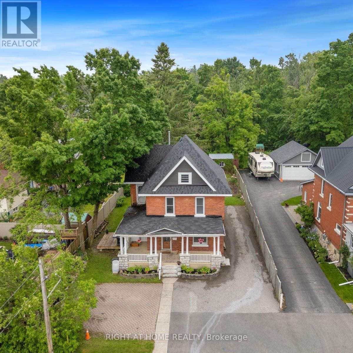 251 LACLIE STREET Image 2