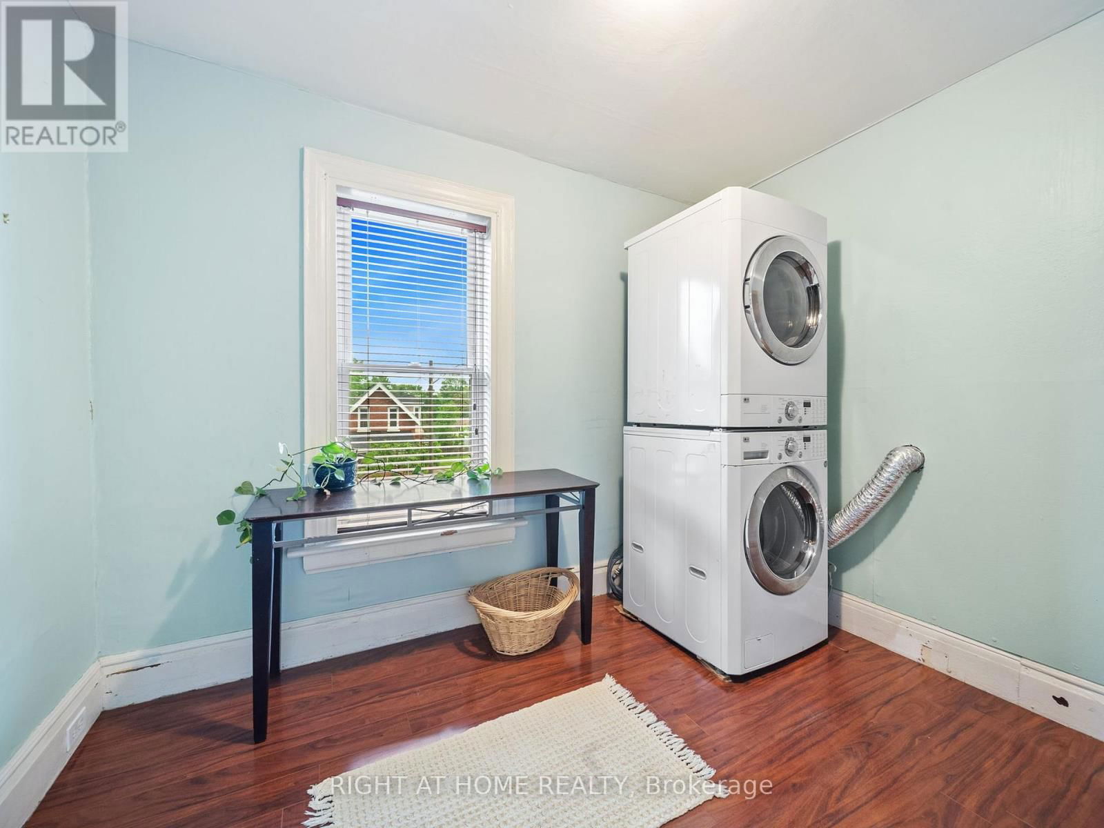251 LACLIE STREET Image 20