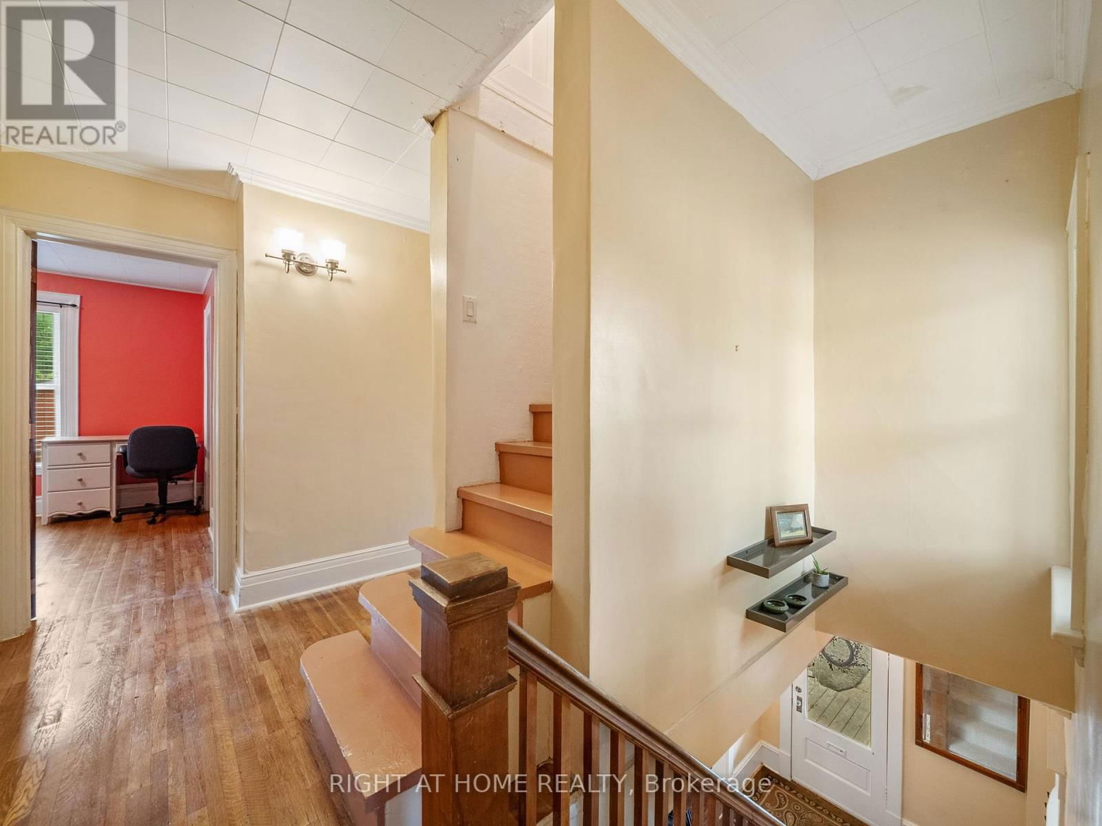 251 LACLIE STREET Image 21