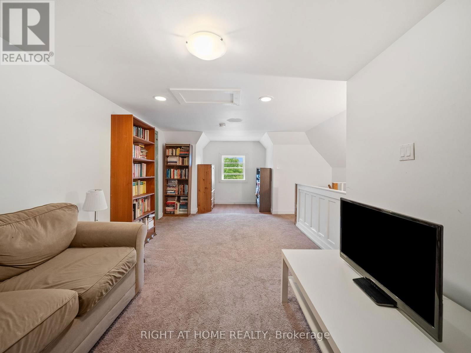 251 LACLIE STREET Image 23