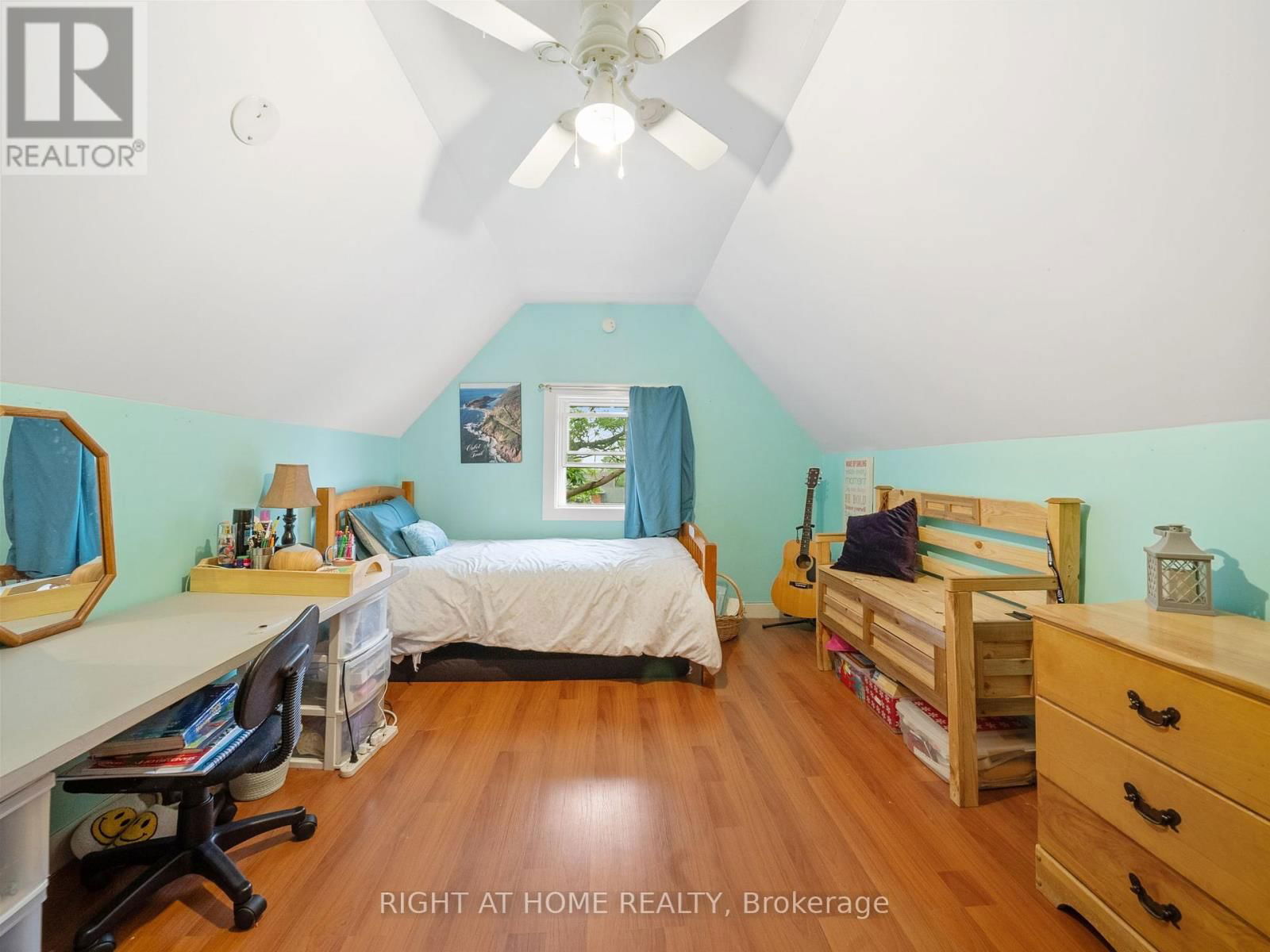 251 LACLIE STREET Image 25