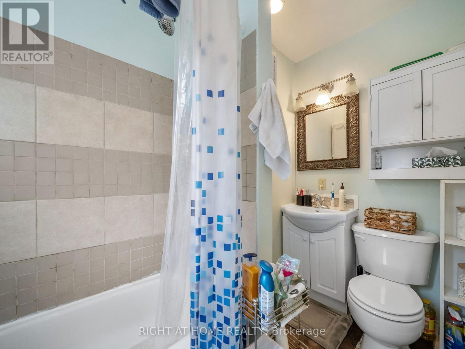 251 LACLIE STREET Image 29