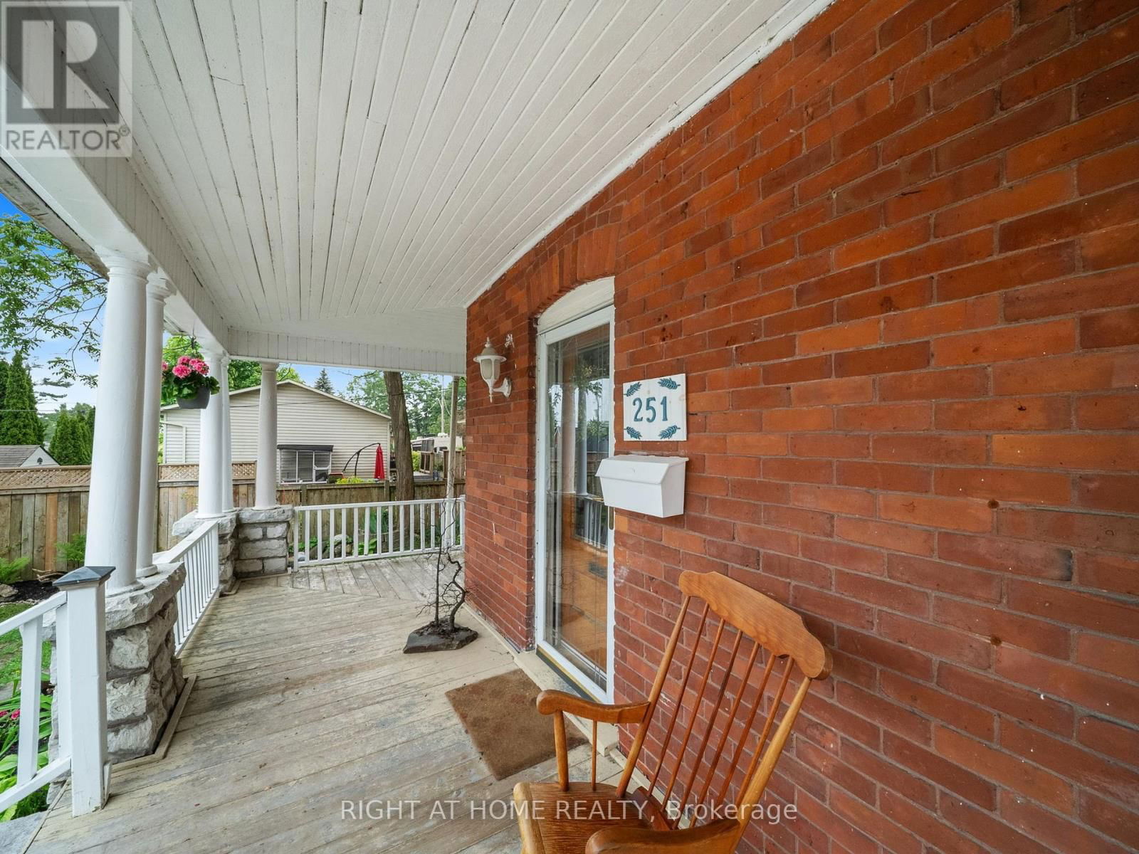 251 LACLIE STREET Image 3