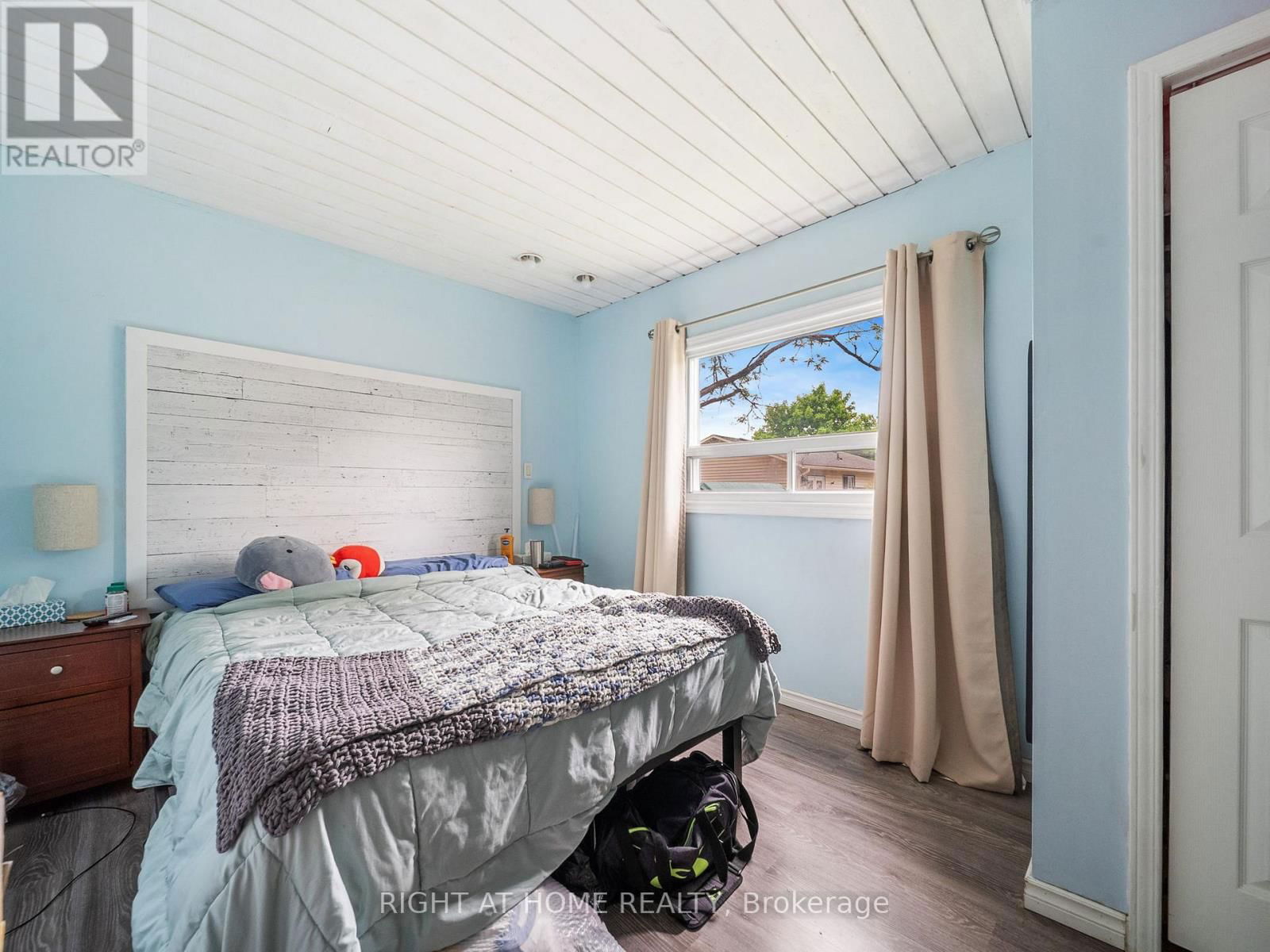 251 LACLIE STREET Image 30