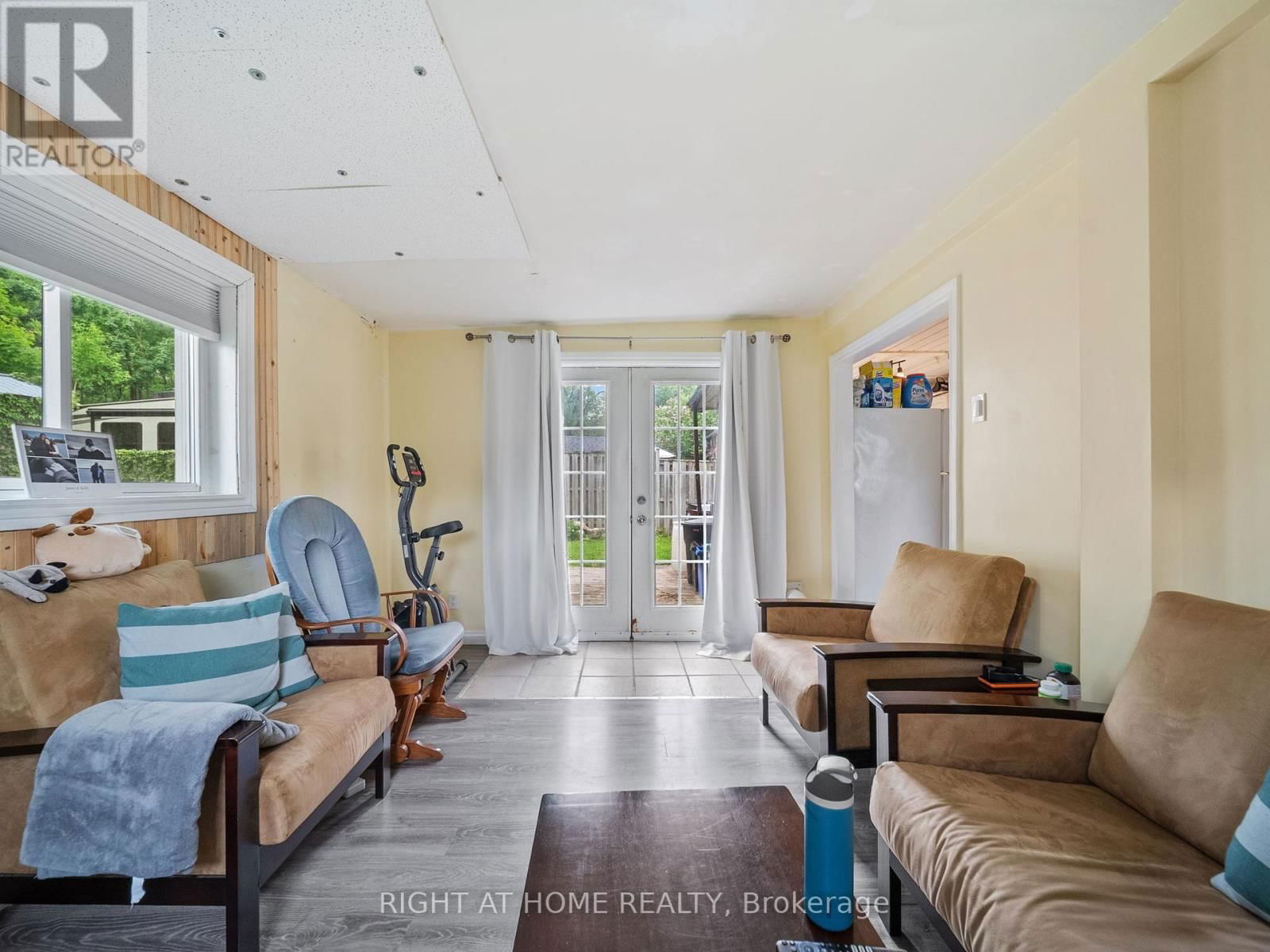 251 LACLIE STREET Image 31