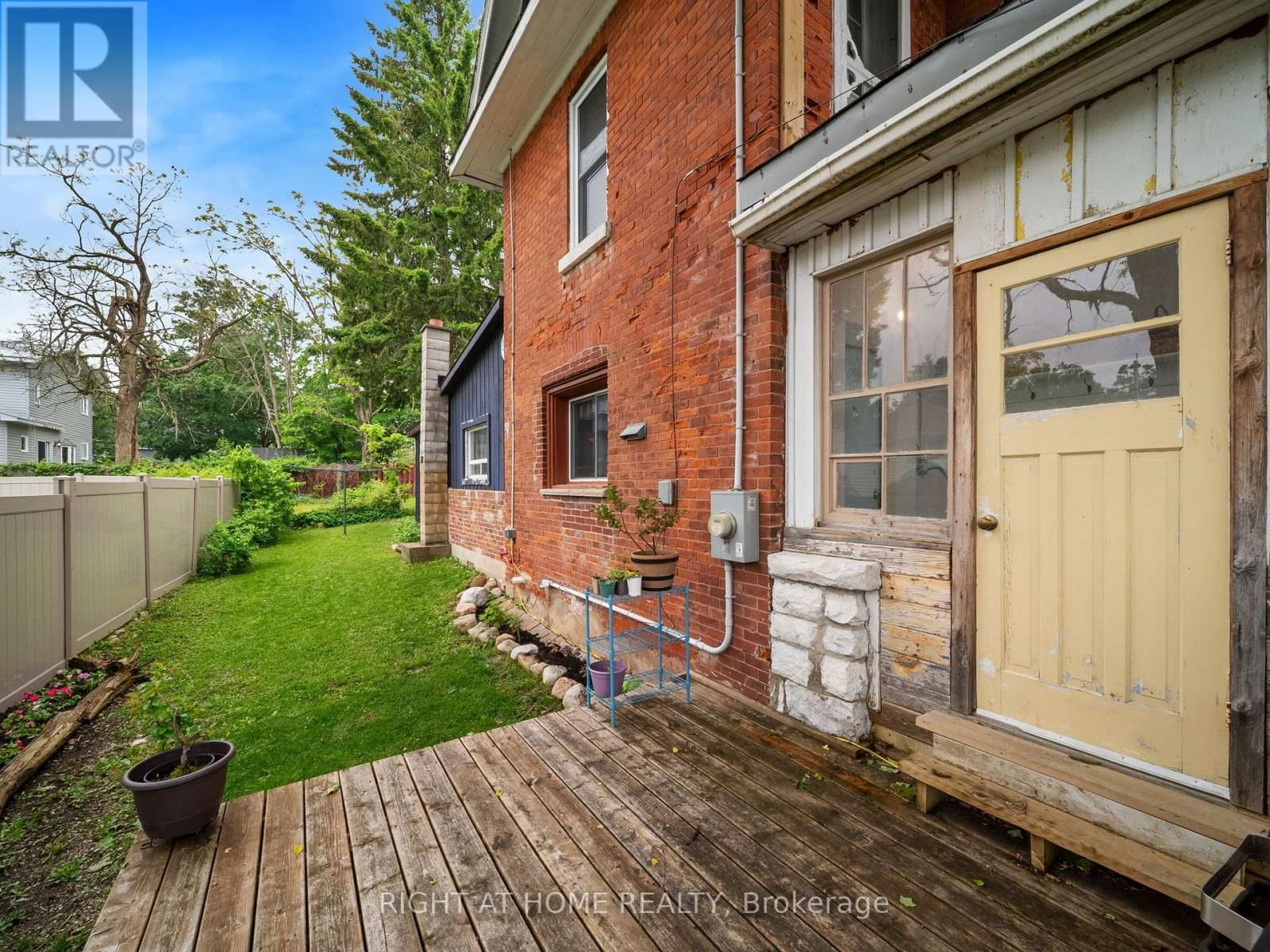 251 LACLIE STREET Image 33