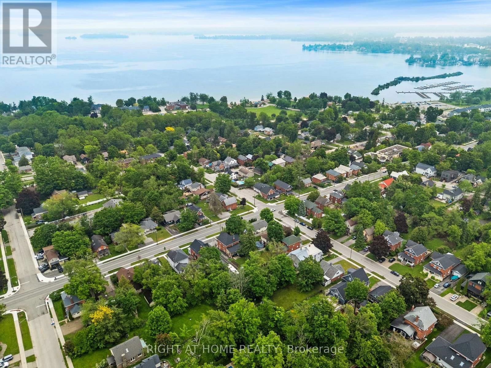 251 LACLIE STREET Image 35