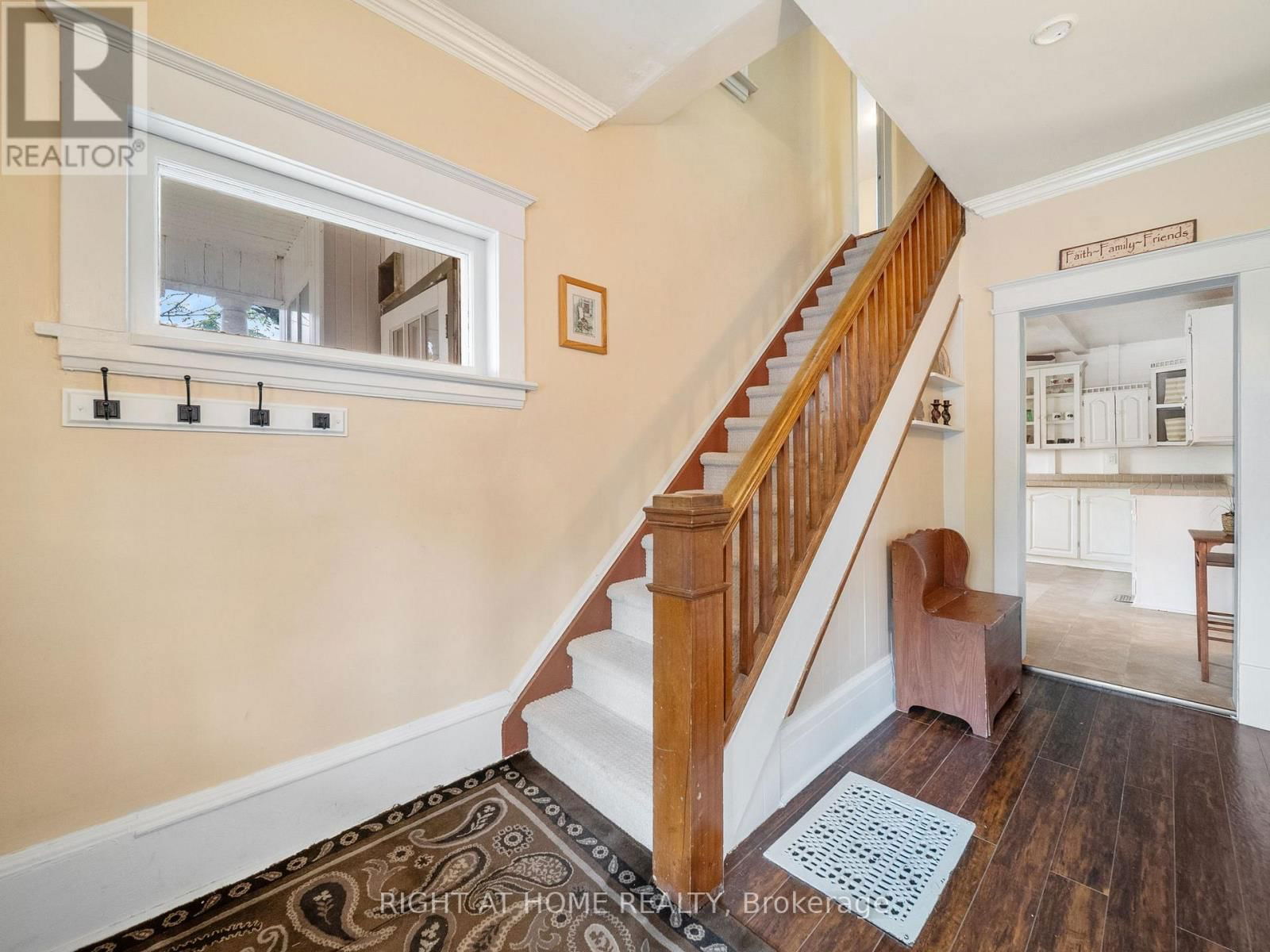 251 LACLIE STREET Image 6
