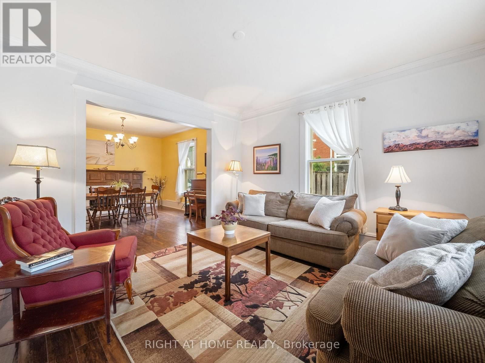 251 LACLIE STREET Image 7