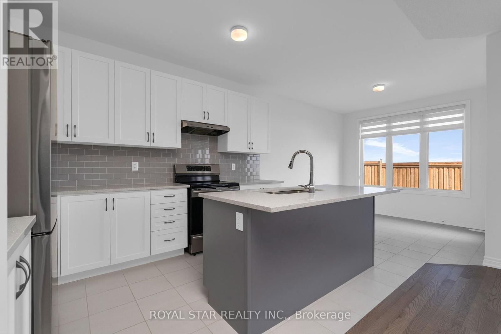 169 FENCHURCH MANOR Image 10