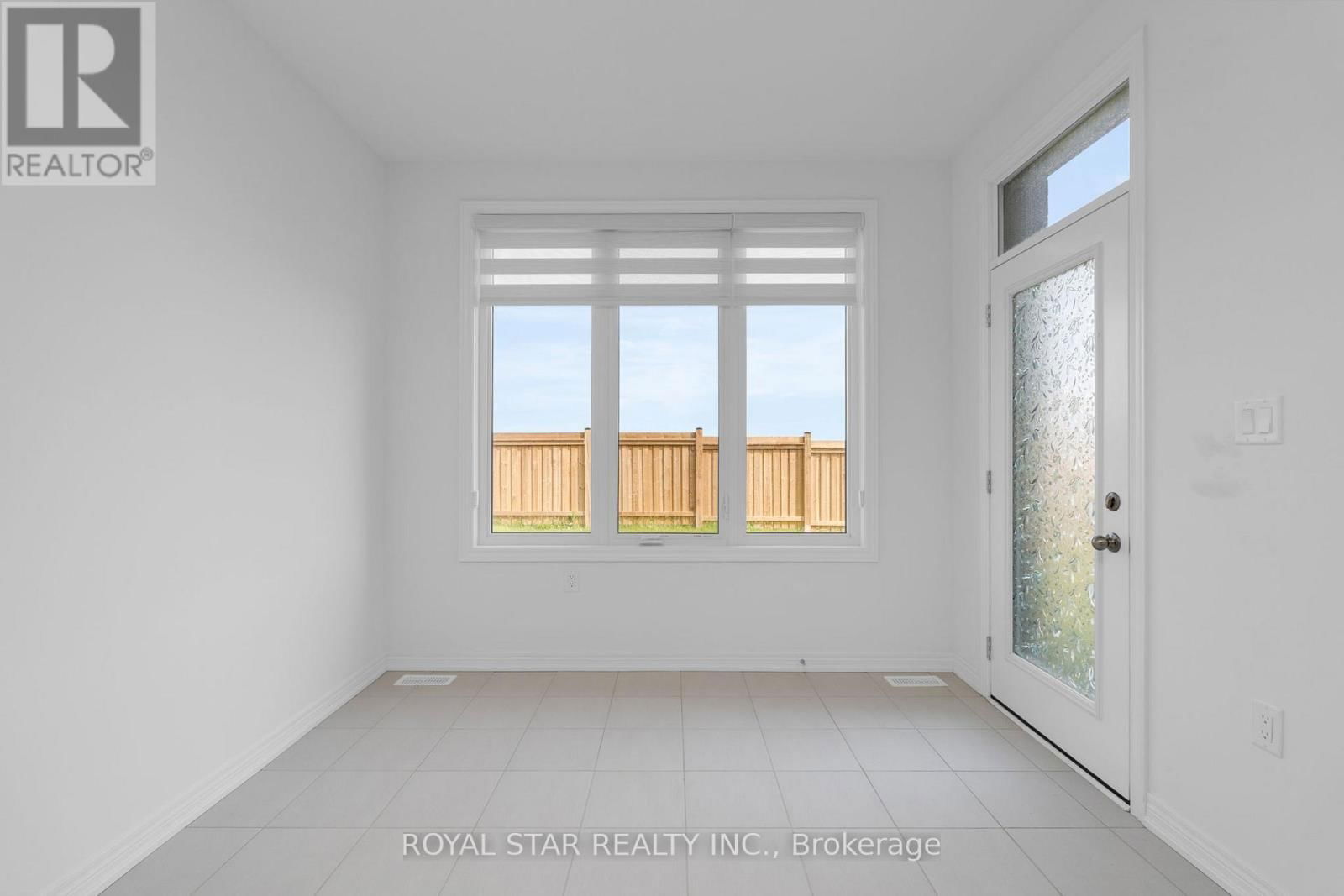 169 FENCHURCH MANOR Image 12