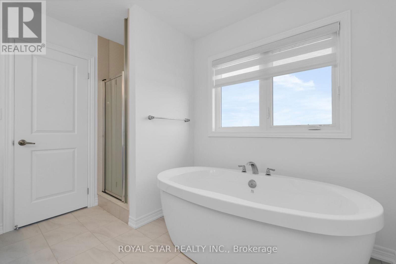 169 FENCHURCH MANOR Image 19