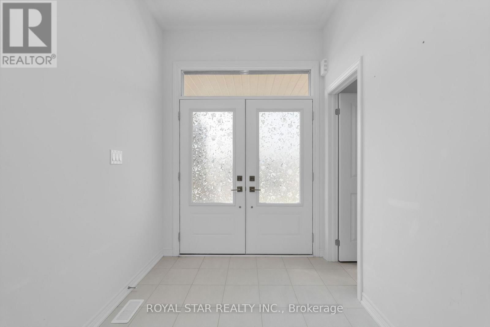 169 FENCHURCH MANOR Image 6